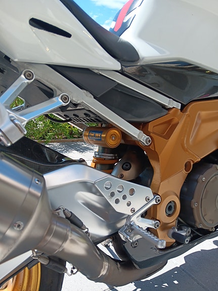 Aprilia RSV 1000 Tuono factory r 5 of 5