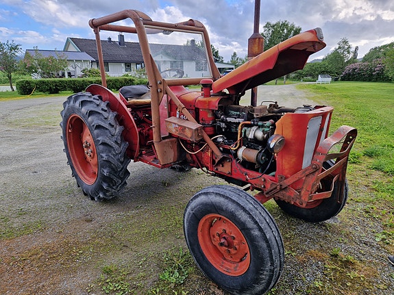 Volvo Buster 400 2 of 5
