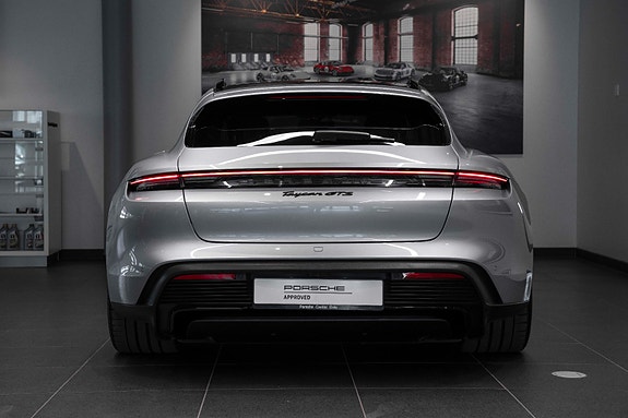 Porsche Taycan Sport Turismo 4 of 5