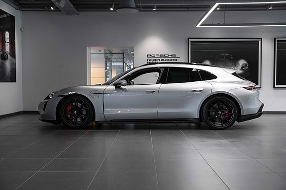 Porsche Taycan Sport Turismo 2 of 5
