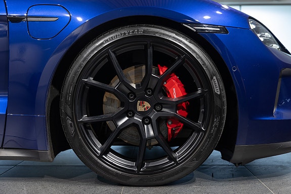 Porsche Taycan Sport Turismo 14 of 30