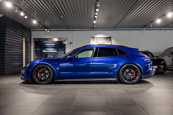 Porsche Taycan Sport Turismo 2 of 5
