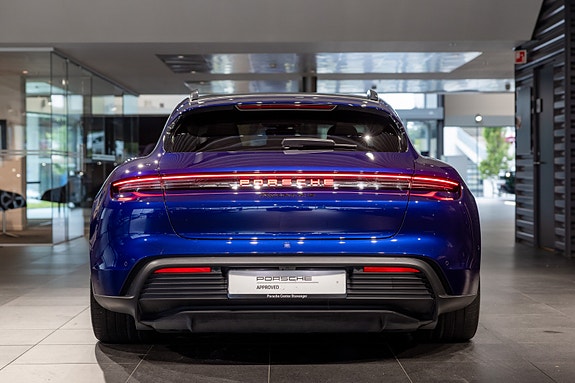 Porsche Taycan Sport Turismo 4 of 5