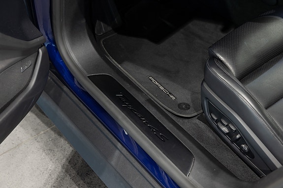 Porsche Taycan Sport Turismo 15 of 30