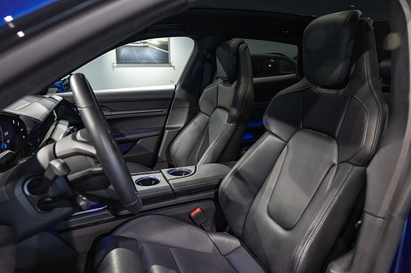 Porsche Taycan Sport Turismo 20 of 30