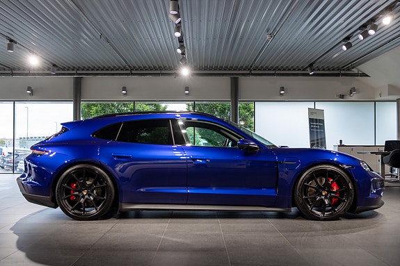 Porsche Taycan Sport Turismo 6 of 30