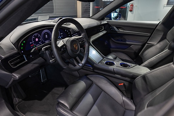 Porsche Taycan Sport Turismo 19 of 30