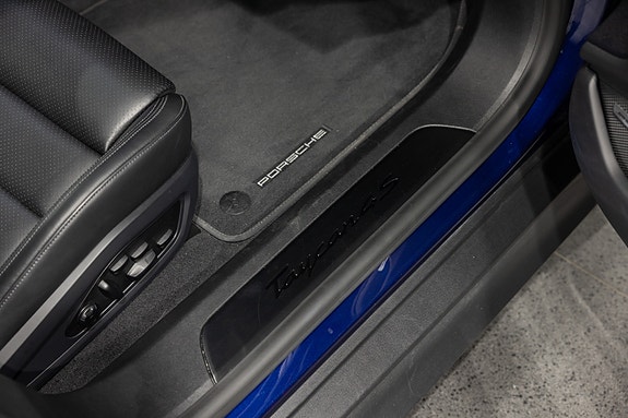 Porsche Taycan Sport Turismo 18 of 30