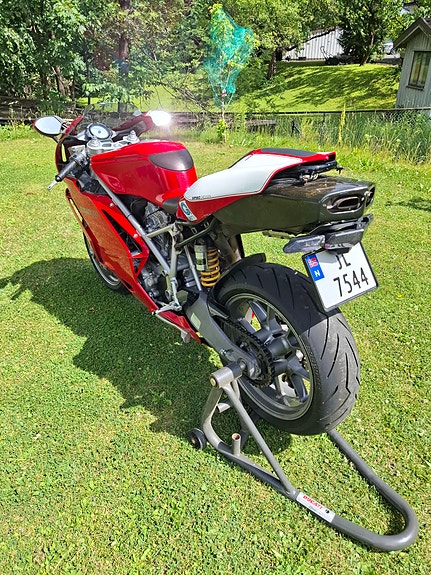 Ducati 999 4 of 5