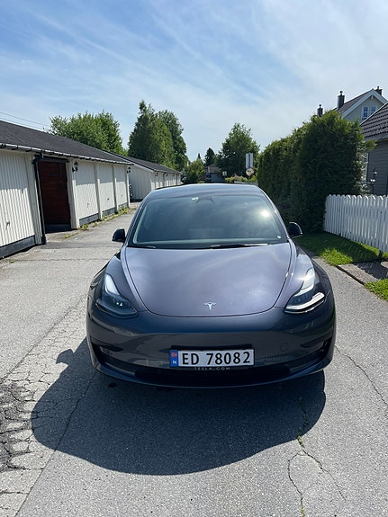 Tesla Model 3 2 of 5