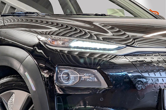 Hyundai Kona 2 of 5