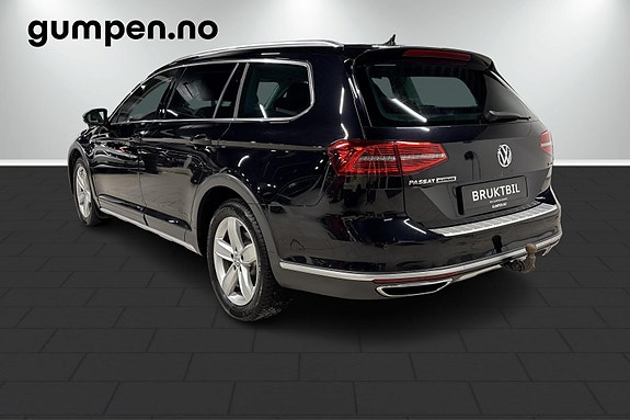 Volkswagen Passat Alltrack 3 of 5