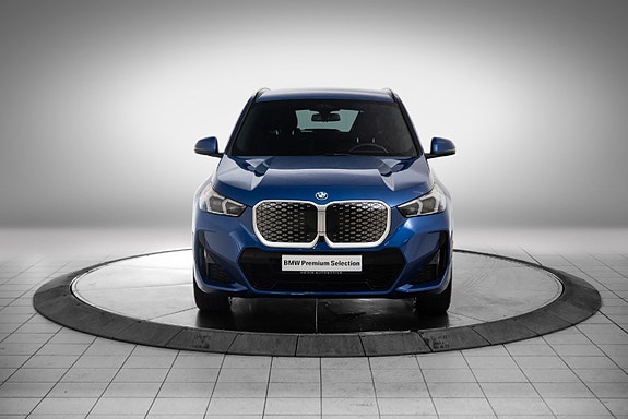 BMW iX1 8 of 22