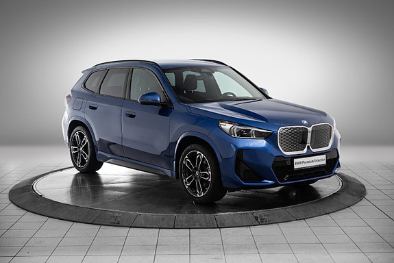 BMW iX1 7 of 22