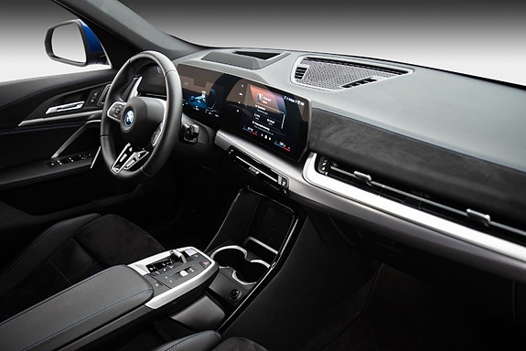 BMW iX1 11 of 22