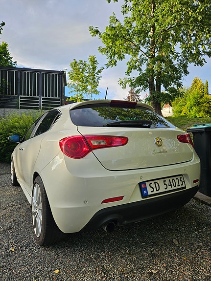 Alfa Romeo Giulietta 3 of 5