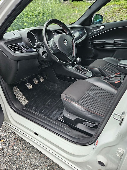 Alfa Romeo Giulietta 6 of 14