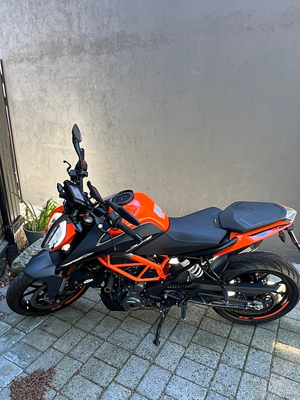 KTM 390 Duke 2 of 5