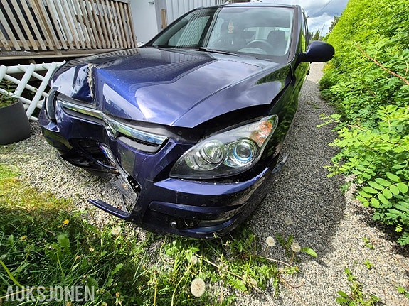 Hyundai i30 2 of 5