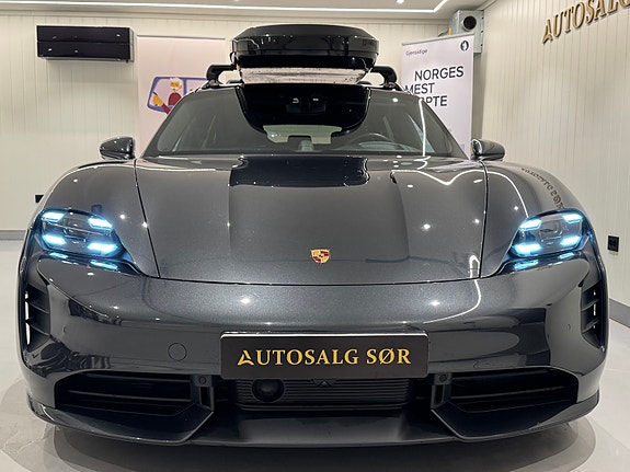 Porsche Taycan Sport Turismo 3 of 5