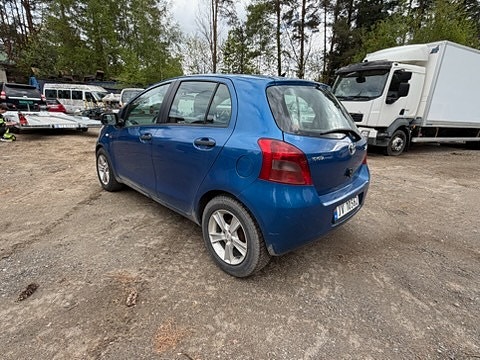 Toyota Yaris 4 of 5