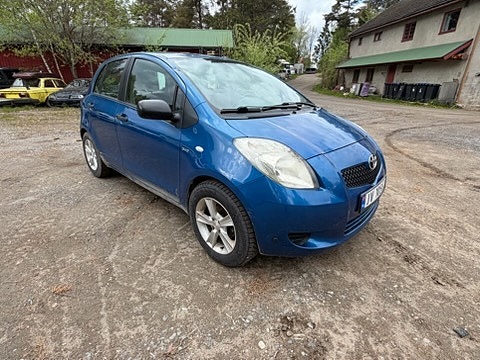Toyota Yaris 2 of 5