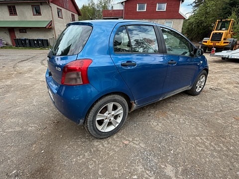 Toyota Yaris 5 of 5