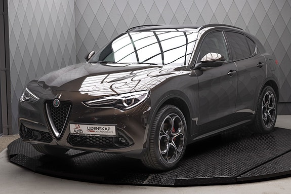 Alfa Romeo Stelvio 3 of 5