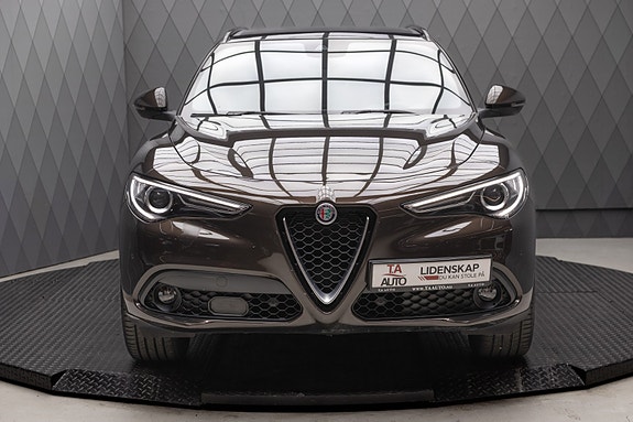 Alfa Romeo Stelvio 4 of 5
