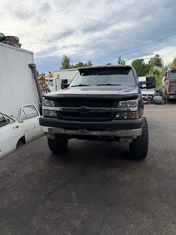Chevrolet Silverado 3 of 5