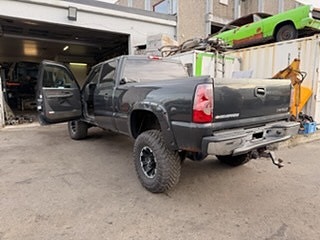 Chevrolet Silverado 4 of 5