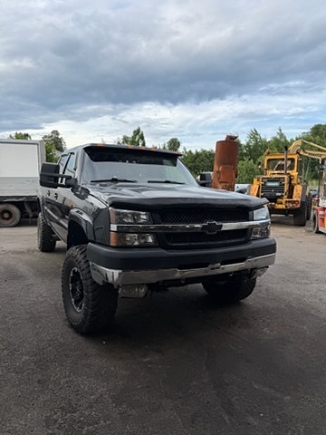 Chevrolet Silverado 2 of 5