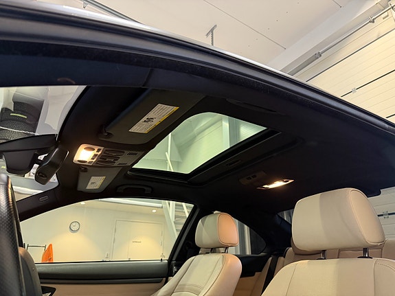BMW 335i 26 of 30