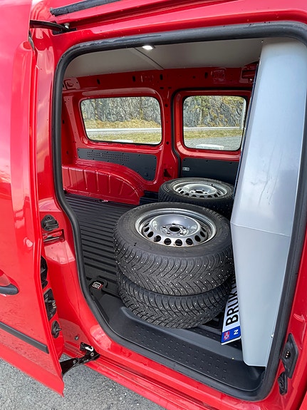Volkswagen Caddy Maxi 18 of 24