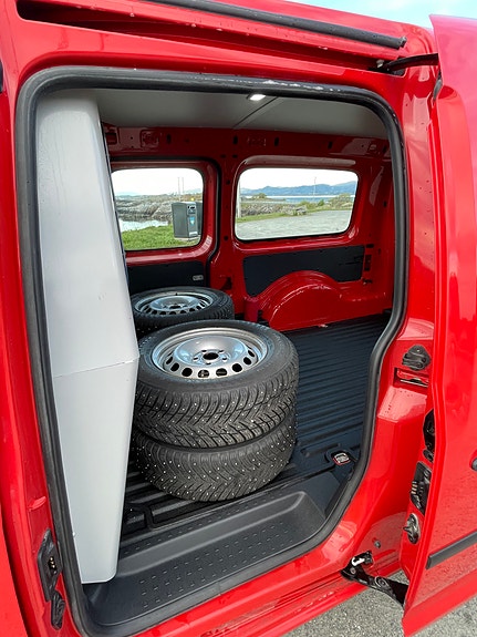 Volkswagen Caddy Maxi 21 of 24