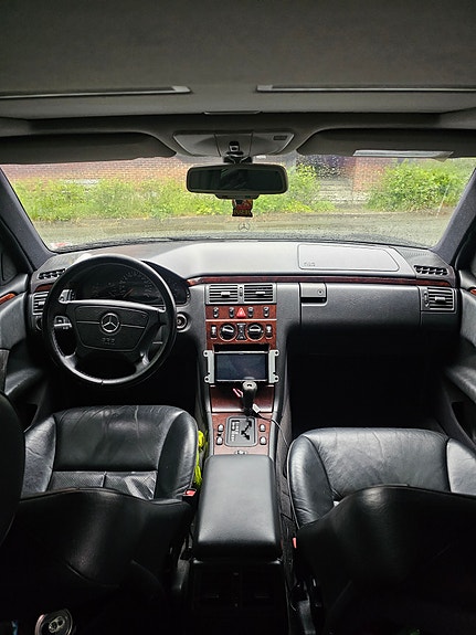 Mercedes-Benz E230 1996 photo 5