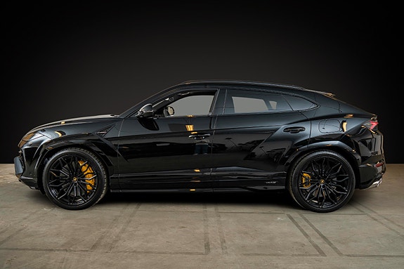 Lamborghini Urus 5 of 5