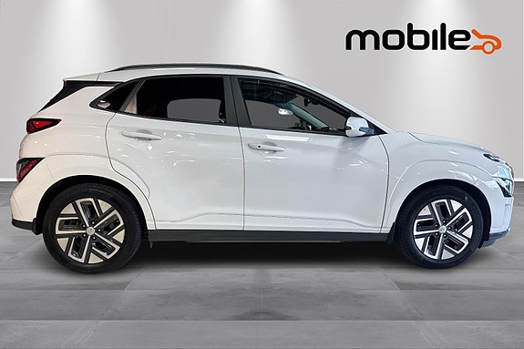 Hyundai Kona 2 of 5