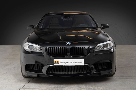 BMW M5 3 of 5