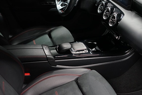 Mercedes-Benz A250 e 10 of 30