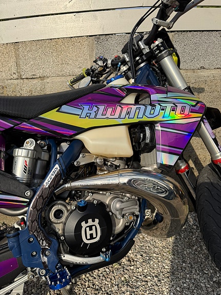 Husqvarna TE 300i 2 of 5