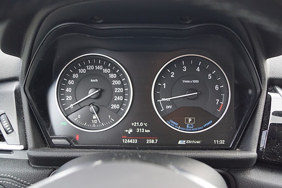 BMW 225xe 22 of 30