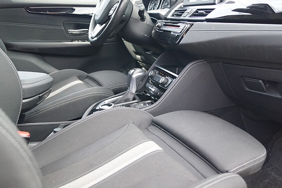 BMW 225xe 13 of 30