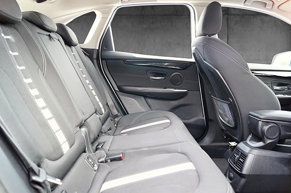 BMW 225xe 16 of 30