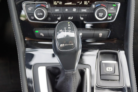BMW 225xe 26 of 30