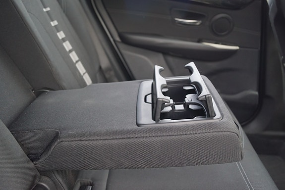 BMW 225xe 18 of 30