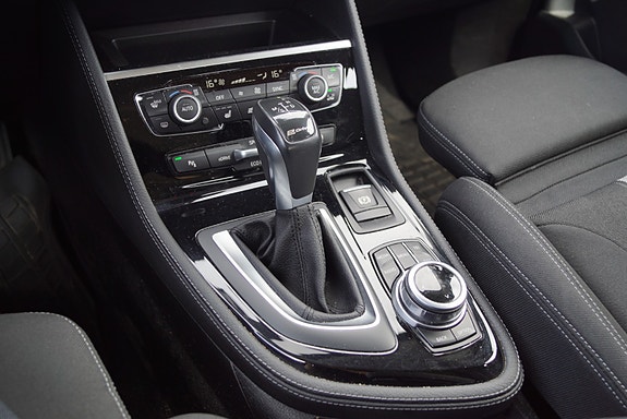 BMW 225xe 24 of 30