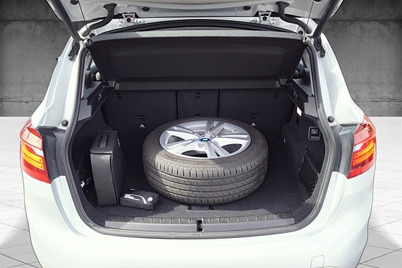 BMW 225xe 8 of 30