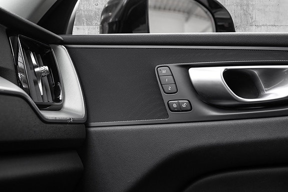 Volvo XC60 14 of 30