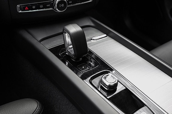 Volvo XC60 13 of 30